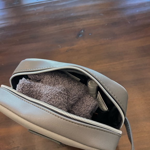 Turkish Airline Hackett London Amenity Bag - Picture 7 of 7